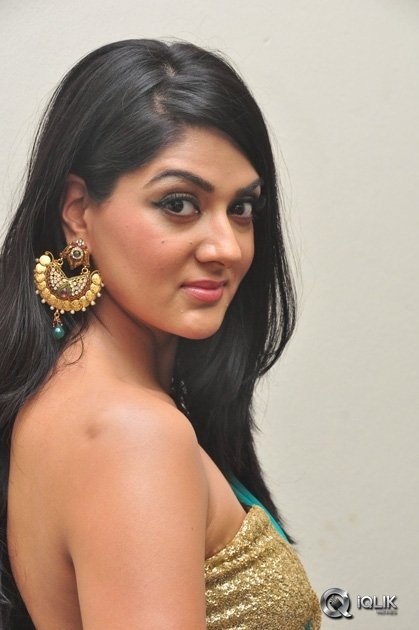 Sakshi-Chowdary-at-James-Bond-Movie-Audio-Launch
